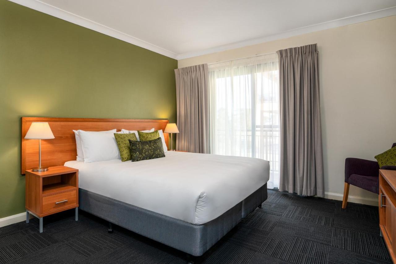 לאורה Leisure Inn Spires מראה חיצוני תמונה